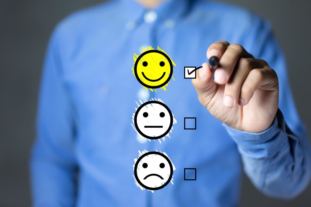 Por que utilizar depoimentos de clientes satisfeitos é uma estratégia importante para o marketing digital?